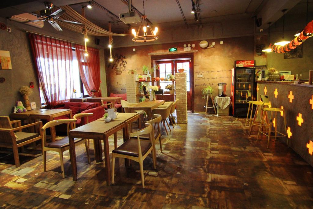 Dalian Buzz Light Year Youth Hostel Extérieur photo
