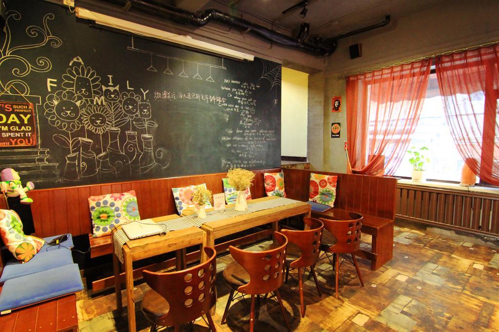 Dalian Buzz Light Year Youth Hostel Extérieur photo