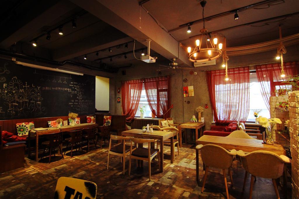 Dalian Buzz Light Year Youth Hostel Extérieur photo