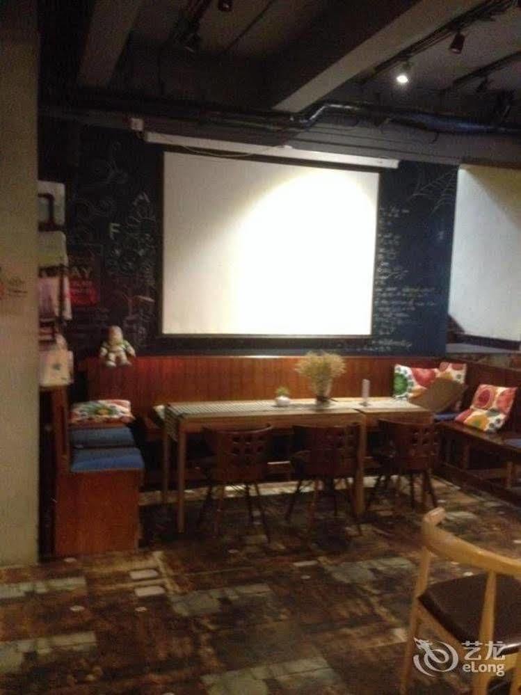 Dalian Buzz Light Year Youth Hostel Extérieur photo