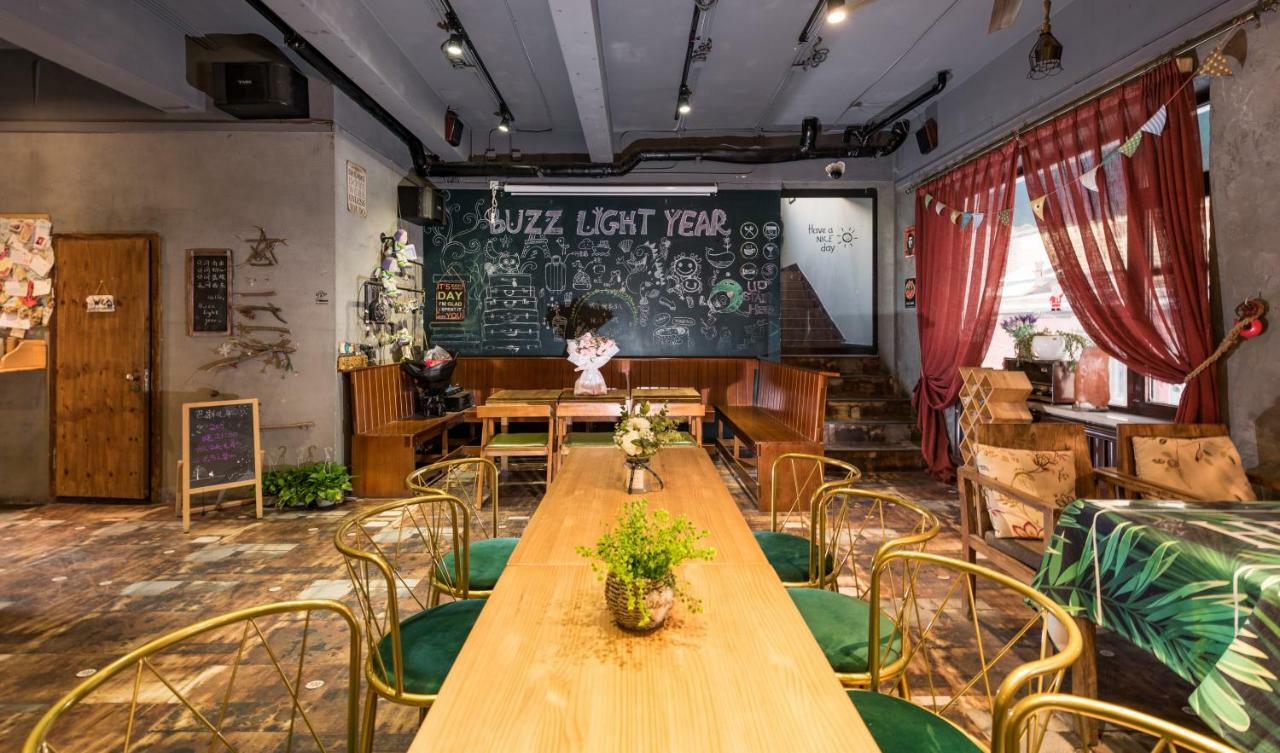 Dalian Buzz Light Year Youth Hostel Extérieur photo
